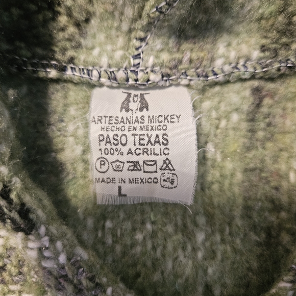 Artesanias Mickey Green Woolen Garment - Picture 1 of 3